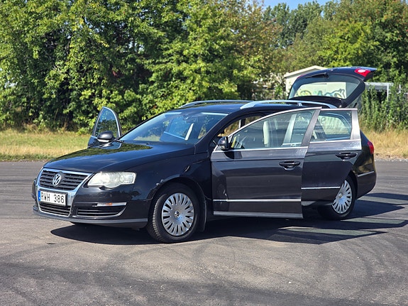 Volkswagen Passat 13 of 30