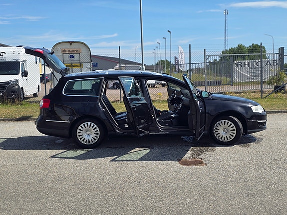 Volkswagen Passat 9 of 30