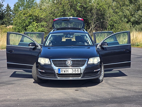 Volkswagen Passat 18 of 30