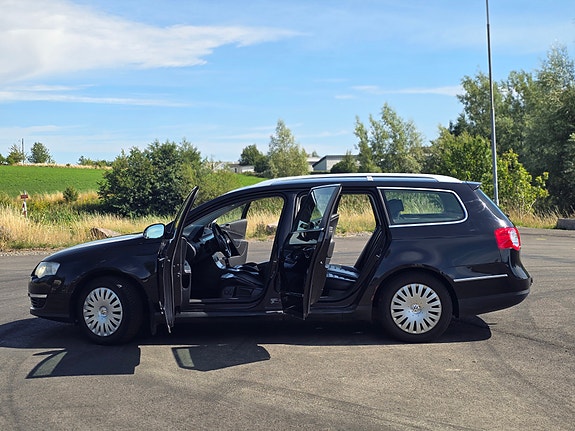 Volkswagen Passat 21 of 30