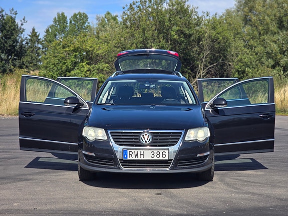 Volkswagen Passat 14 of 30