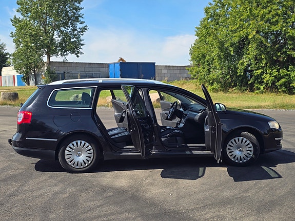 Volkswagen Passat 22 of 30