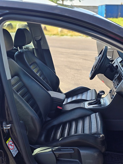Volkswagen Passat 27 of 30