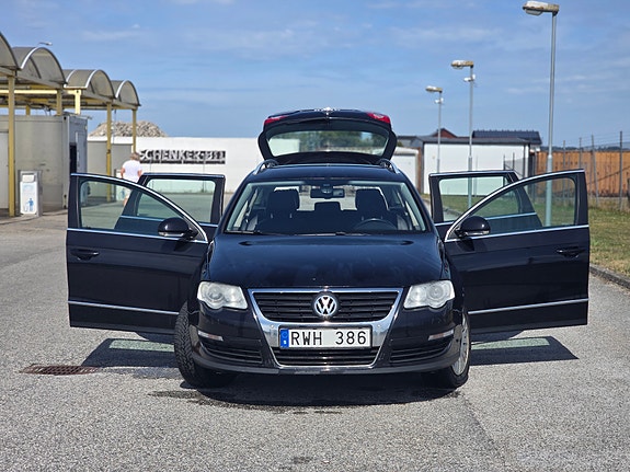 Volkswagen Passat 5 of 30