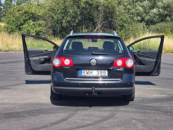 Volkswagen Passat 28 of 30