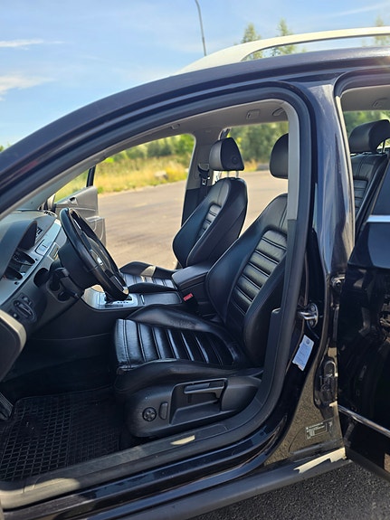 Volkswagen Passat 23 of 30
