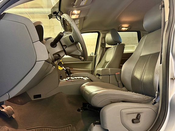 Jeep Grand Cherokee 12 of 22