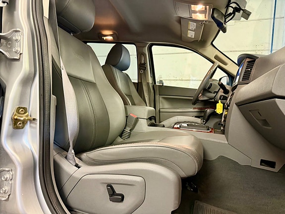 Jeep Grand Cherokee 15 of 22
