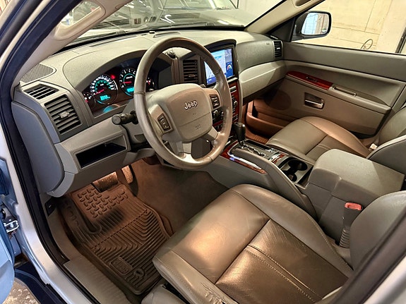 Jeep Grand Cherokee 11 of 22