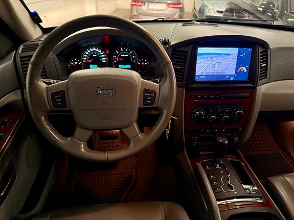 Jeep Grand Cherokee 10 of 22
