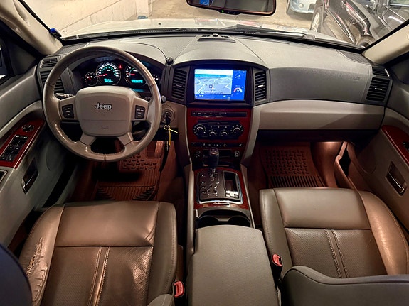 Jeep Grand Cherokee 9 of 22