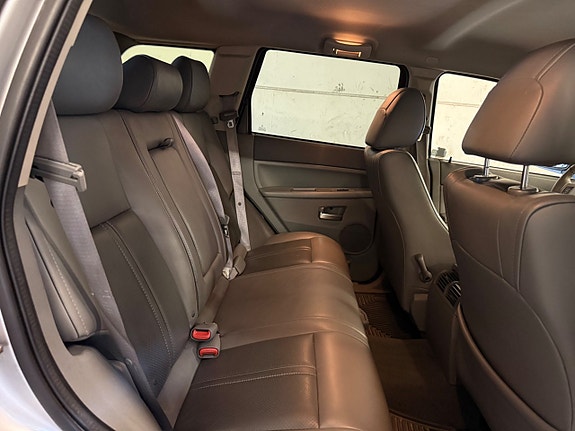 Jeep Grand Cherokee 16 of 22