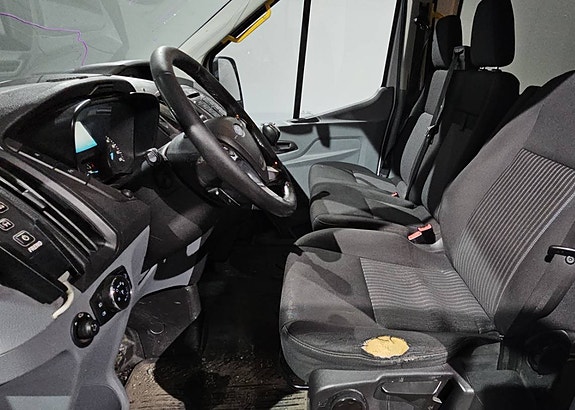 Ford Transit 8 of 13