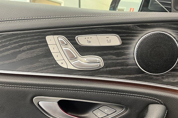 Mercedes-Benz E300 de 22 of 27