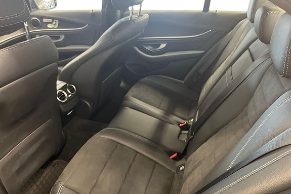Mercedes-Benz E300 de 24 of 27