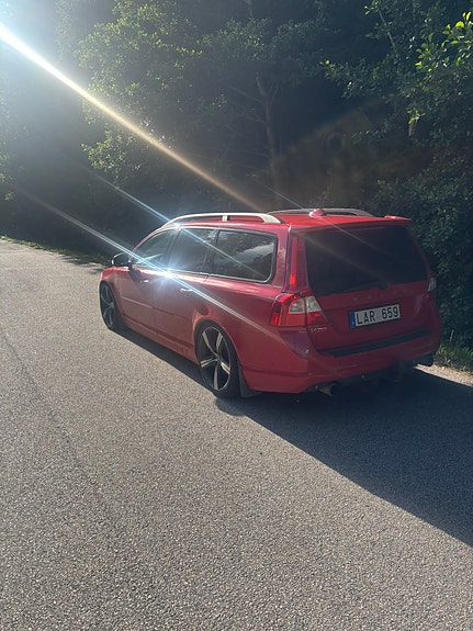Volvo V70 2 of 3