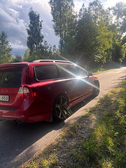 Volvo V70 3 of 3