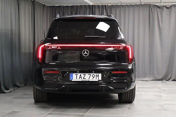 Mercedes-Benz GLB350 4 of 28