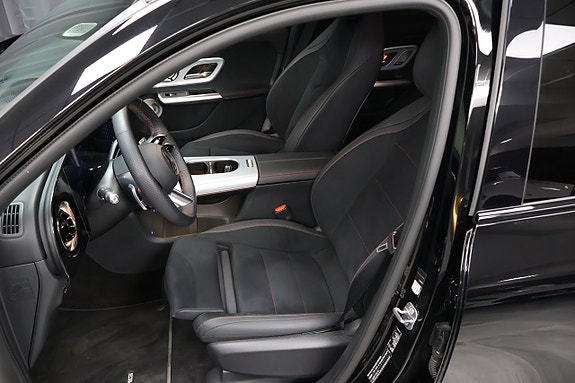 Mercedes-Benz GLB350 11 of 28