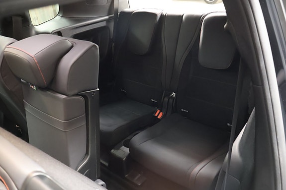 Mercedes-Benz GLB350 15 of 28