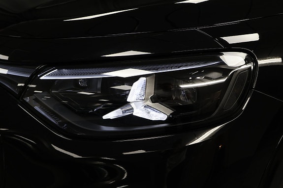 Mercedes-Benz GLB350 8 of 28