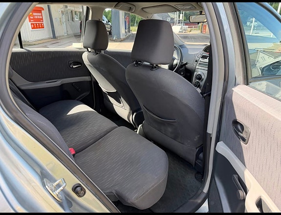 Toyota Yaris 7 of 11