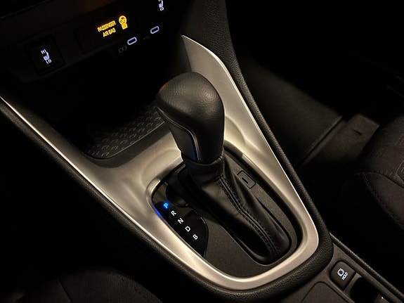 Toyota Yaris 18 of 21