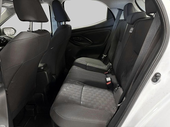 Toyota Yaris 11 of 21