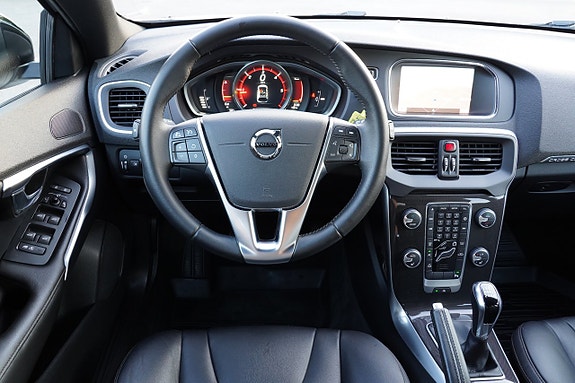 Volvo V40 Cross Country 12 of 27