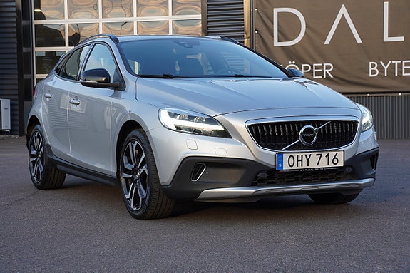 Volvo V40 Cross Country 23 of 27
