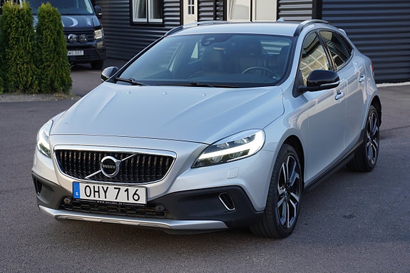 Volvo V40 Cross Country 27 of 27