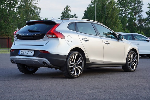 Volvo V40 Cross Country 2 of 27