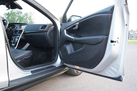 Volvo V40 Cross Country 19 of 27