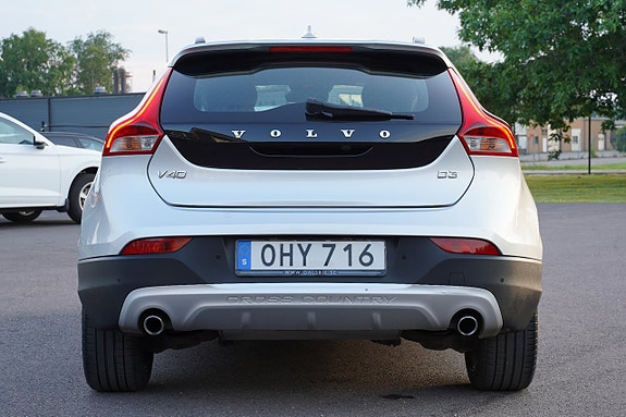 Volvo V40 Cross Country 3 of 27