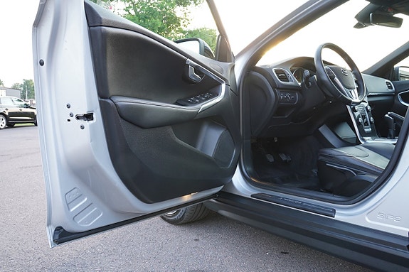 Volvo V40 Cross Country 10 of 27