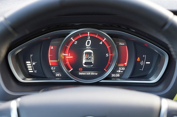 Volvo V40 Cross Country 13 of 27