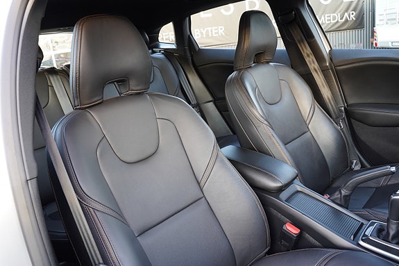 Volvo V40 Cross Country 20 of 27