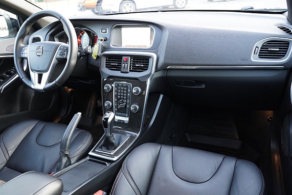 Volvo V40 Cross Country 21 of 27