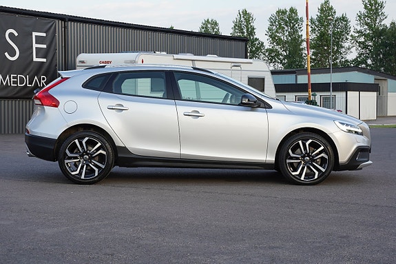 Volvo V40 Cross Country 24 of 27