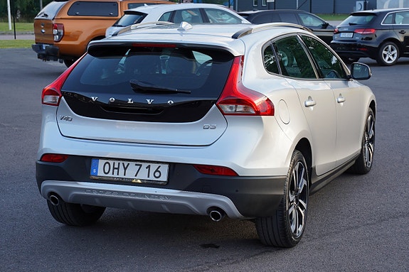 Volvo V40 Cross Country 25 of 27