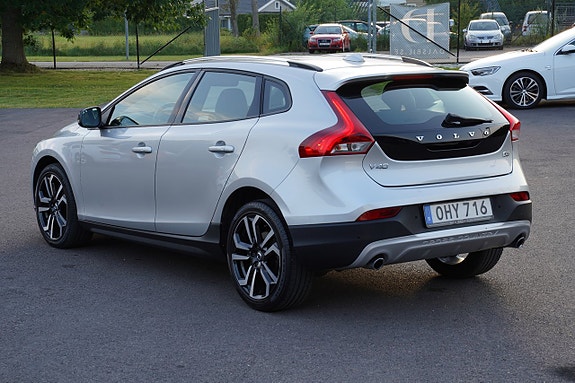 Volvo V40 Cross Country 5 of 27