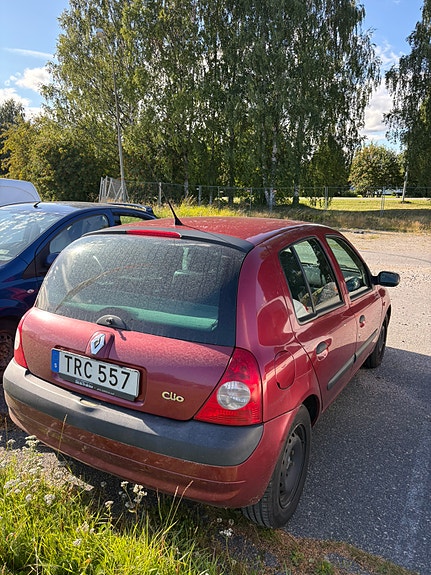 Renault Clio 2 of 10