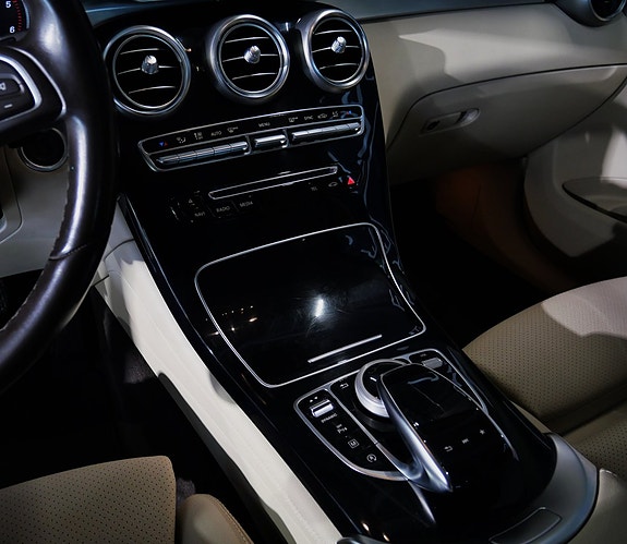 Mercedes-Benz GLC220 d 16 of 23