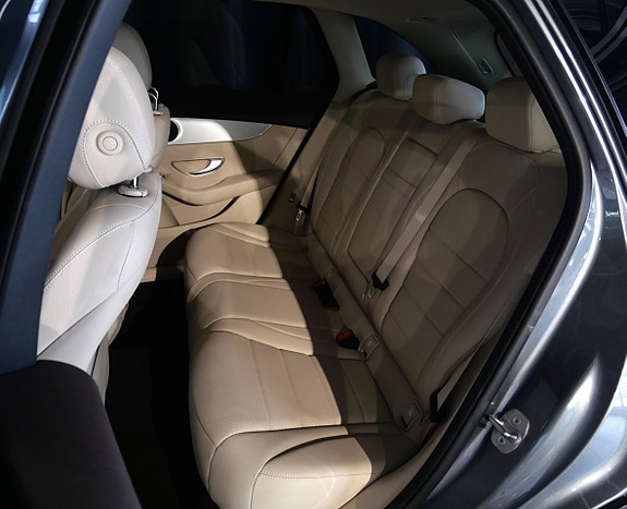Mercedes-Benz GLC220 d 9 of 23
