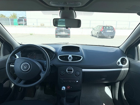 Renault Clio 6 of 8