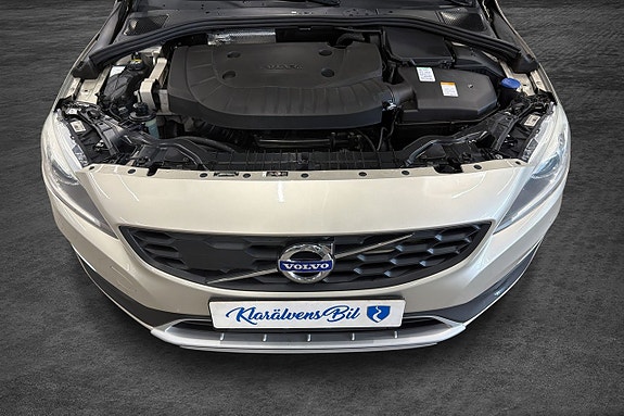 Volvo V60 Cross Country 14 of 16