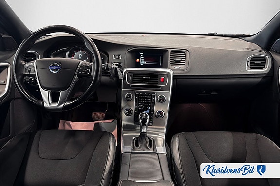 Volvo V60 Cross Country 8 of 16