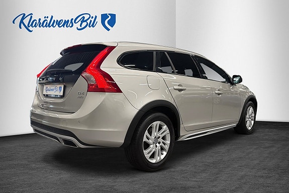 Volvo V60 Cross Country 6 of 16