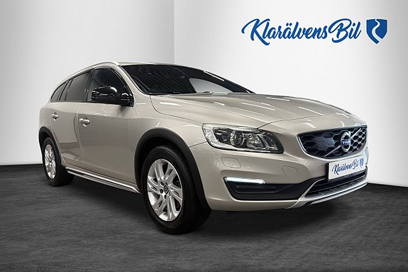 Volvo V60 Cross Country 5 of 16