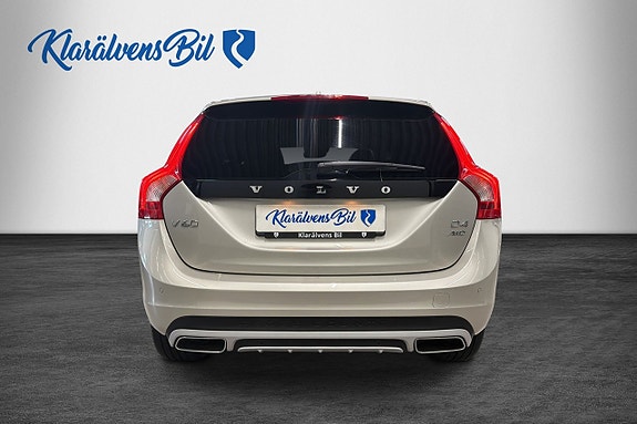 Volvo V60 Cross Country 7 of 16